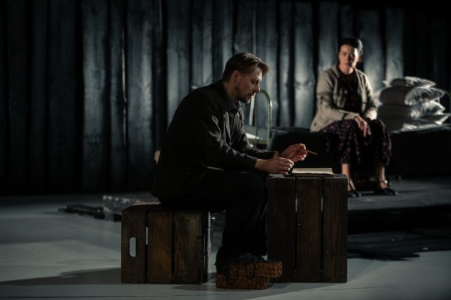 Tambet Tuisk ja Merle Palmiste lavastuses Suur Siberimaa