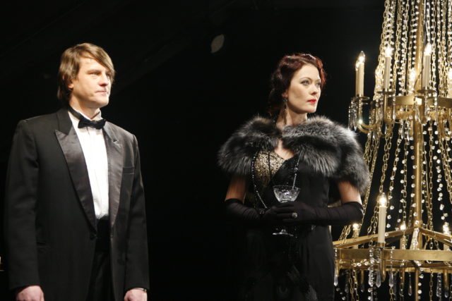 Jan Uuspõld ja Merle Palmiste lavastuses "Boulgakoff".