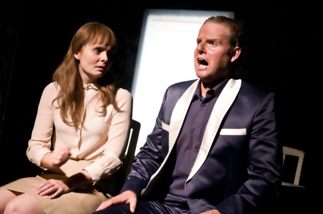 Kersti Heinloo ja Tiit Sukk lavastuses "Uus elektriline tantsusaal".