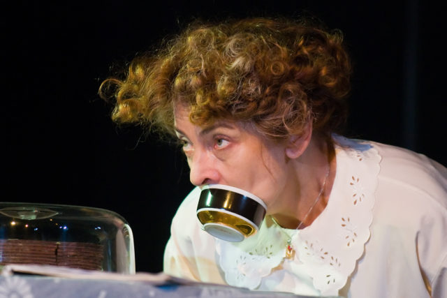 Ülle Kaljuste lavastuses "Uus elektriline tantsusaal".