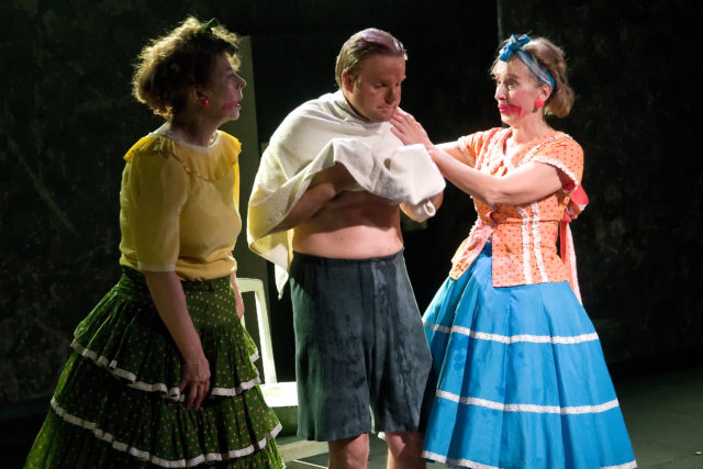 Kaljuste, Sukk, Mihkelson lavastuses "Uus elektriline tantsusaal".