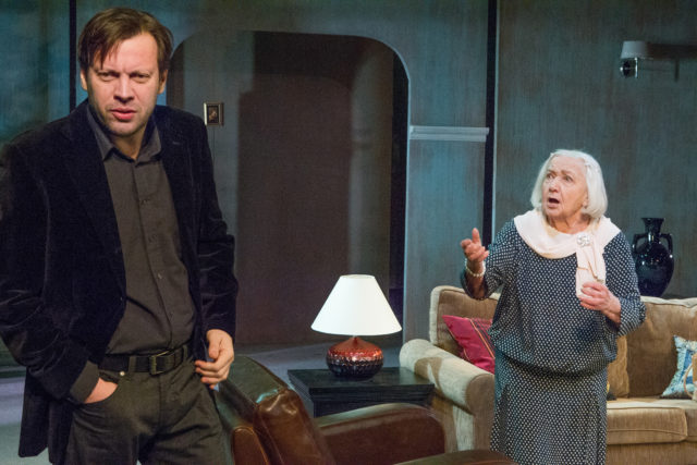 Mait Malmsten ja Ita Ever lavastuses "Finaal".