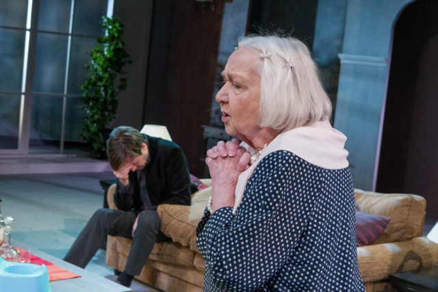 Ita Ever lavastuses "Finaal".