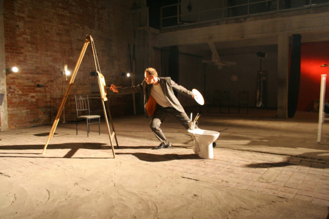 Hendrik Toompere lavastuses "Syrrealistid".