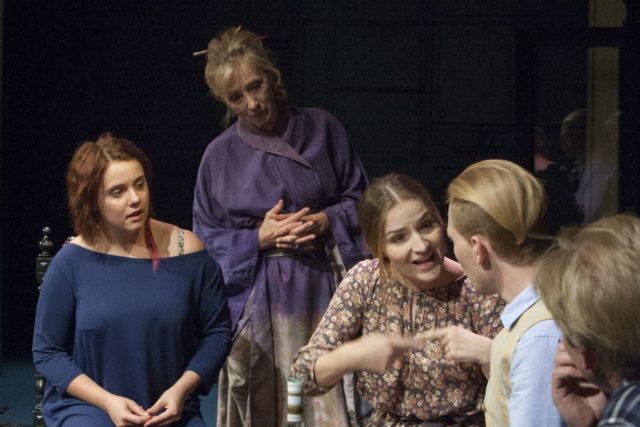 Krumm, Mihkelson, Laan lavastuses "Hõimud".