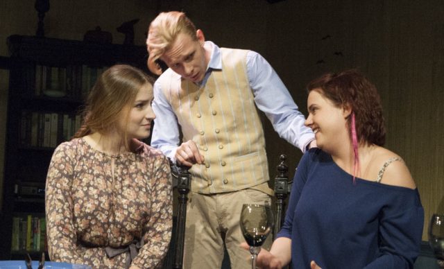 Marta Laan, Pääru Oja ja Piret Krumm lavastuses "Hõimud".