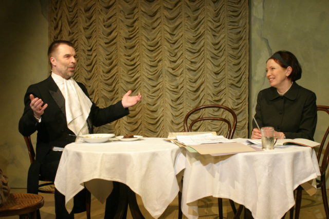 Martin Veinmann ja Kersti Kreismann lavastuses "Järelmäng".