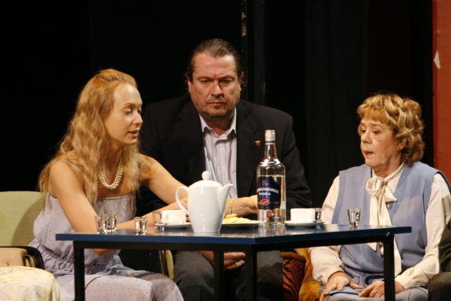 Mari-Liis Lill, Jaan Rekkor, Mari Lill lavastuses "Jõgi voolab läbi linna".