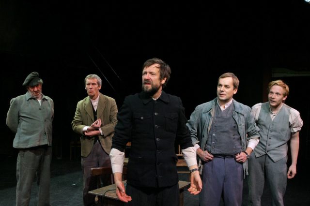 Kangur, Pass, Uukkivi, Teplenkov, Oja lavastuses "Kaevuritest kunstnikud".