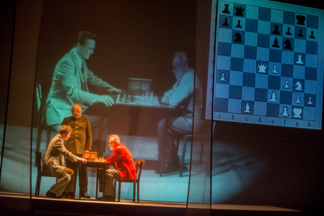 Indrek Sammul, Ain Lutsepp, Lembit Ulfsak lavastuses "Keskmängustrateegia".