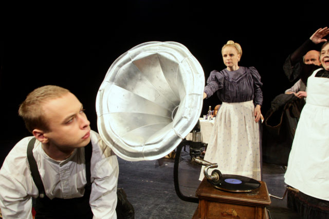 Roland Laos lavastuses "Kevadine Luts".