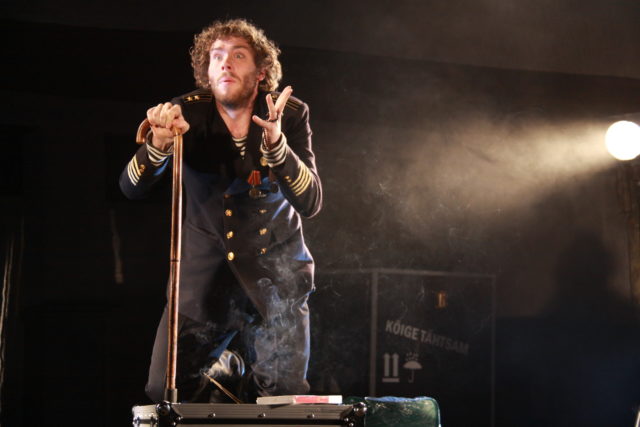 Lauri Kaldoja diplomilavastuses "Kõige tähtsam".