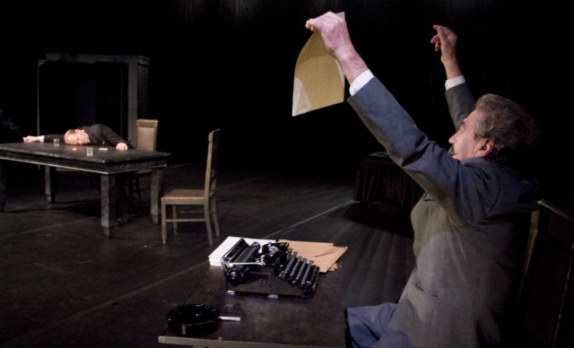 Guido Kangur lavastuses "Kollaborandid".