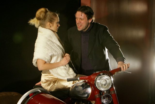 Liis Haab ja Mait Malmsten lavastuses "Kolm õde".