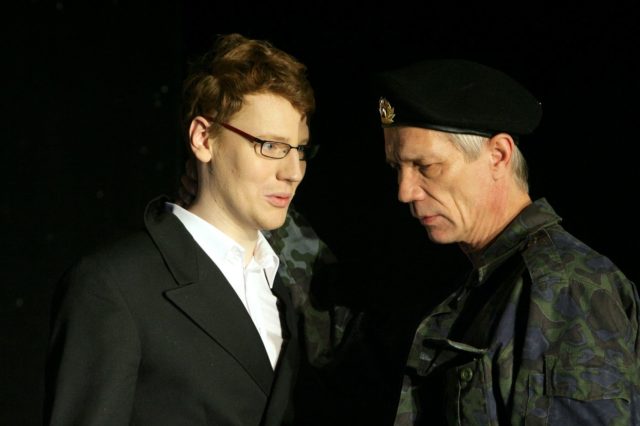 Hendrik Toompere jr ja Rein Oja lavastuses "Kolm õde".