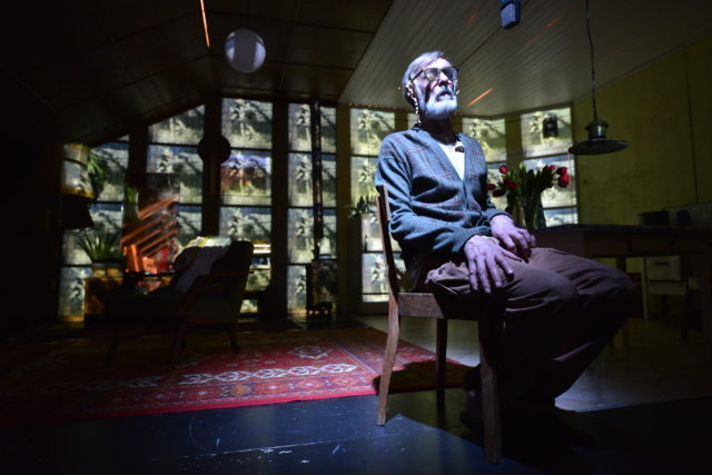 Lembit Ulfsak lavastuses "Kraepelini variatsioonid".