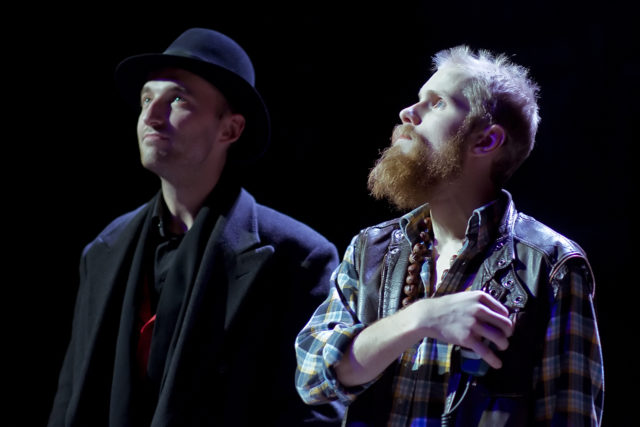 Märt Avandi ja Kristo Viiding lavastuses "Kuni inglid sekkuvad".