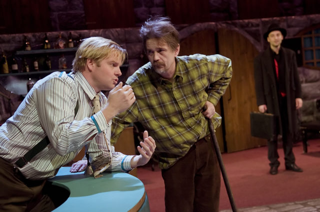 Tiit Sukk ja Tõnu Oja lavastuses "Kuni inglid sekkuvad".