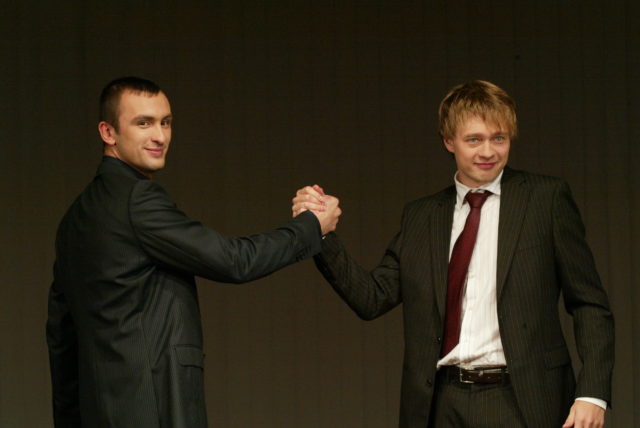 Nikolai Bentsler ja Lauri Lagle lavastuses "Küpsuskirjand 2005".