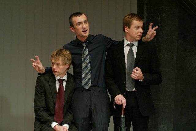 Lagle, Bentsler, Teplenkov lavastuses "Küpsuskirjand 2005".