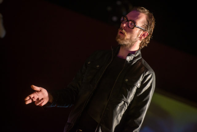 Lauri Kaldoja lavastuses "Leke".