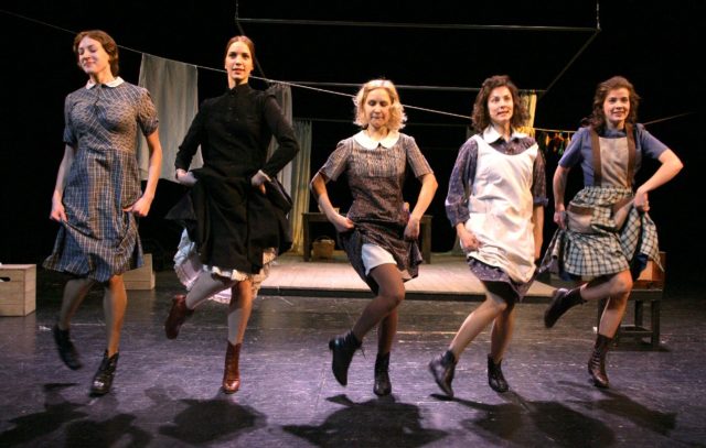 25. lennu lavastus "Lõikuspeo tantsud".