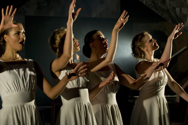 Soll, Lill, Palmiste, Toompere lavastuses "Loojang".