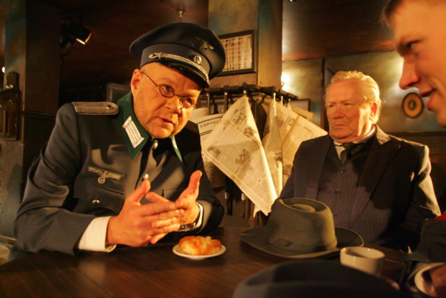 Ain Lutsepp ja Tõnu Aav lavastuses "Lõputu kohvijoomine".