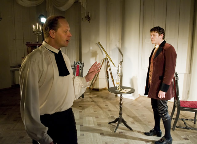 Stseen lavastusest "Marquis d'artiste".