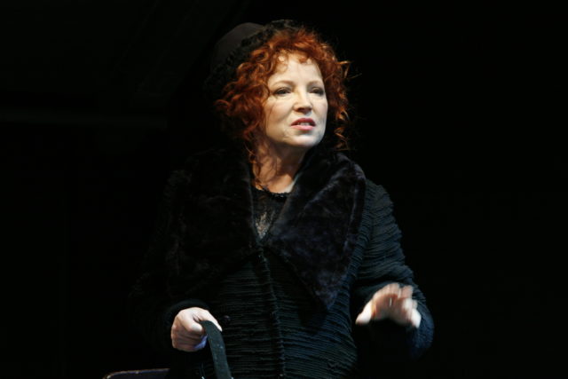 Kersti Kreismann lavastuses "Metsapart".