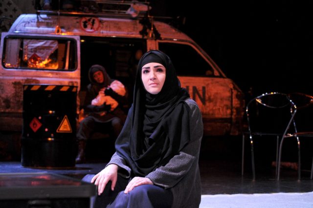 Marta Laan lavastuses "Nelipühad".