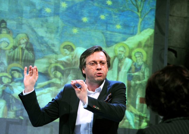 Mait Malmsten lavastuses "Nelipühad".