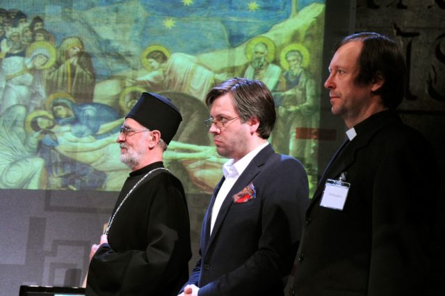 Ulfsak, Malmsten, Uukkivi lavastuses "Nelipühad".