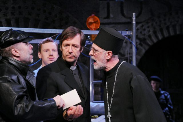 Veinmann, Toompere jr, Uukkivi, Ulfsak lavastuses "Nelipühad".