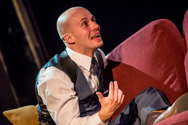 Sten Karpov lavastuses "Orvud".