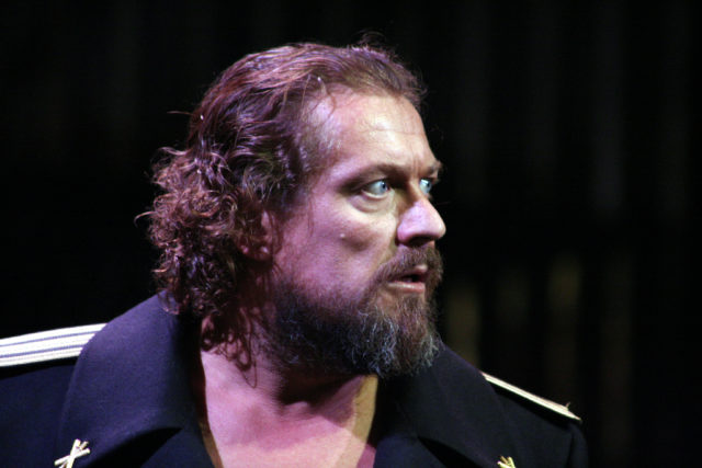 Jaan Rekkor nimiosas lavastuses "Othello".