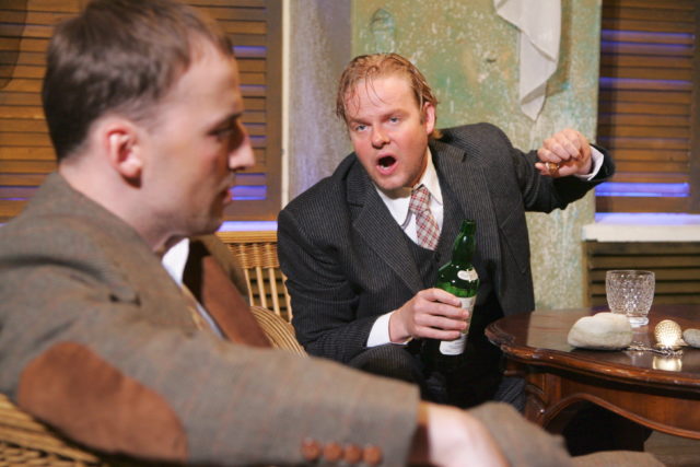 Märt Avandi ja Tiit Sukk lavastuses "Pikk päevatee kaob öösse".