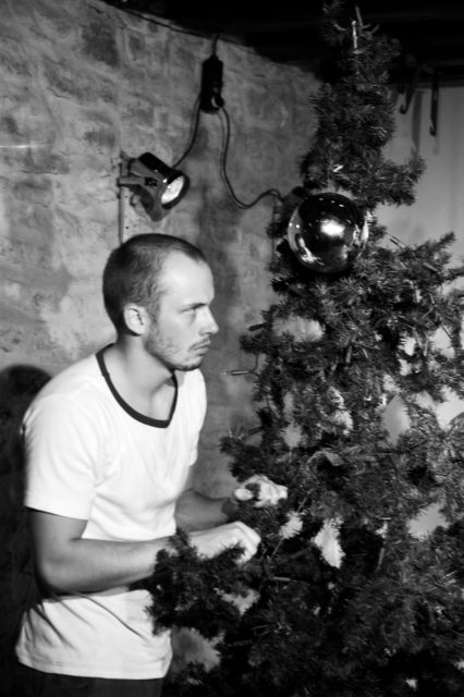 Sten Karpov lavastuses "Portselansuits".