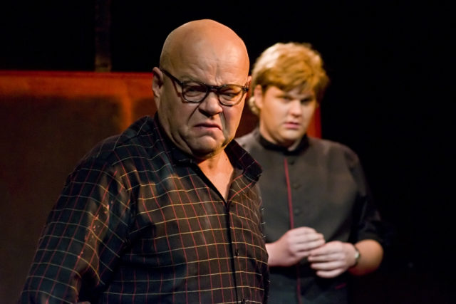 Ain Lutsepp lavastuses "Punane".