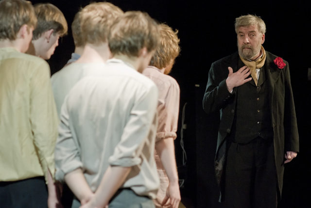 Priit Pedajas lavastuses "Seitse venda".