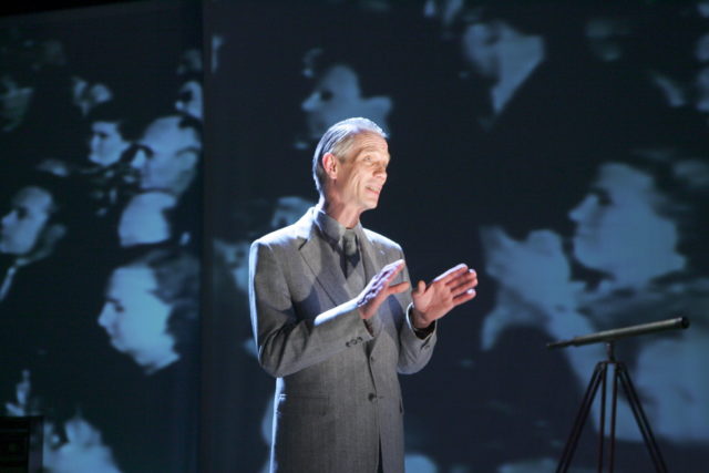 Rein Oja lavastuses "Sigma Tau-C705".