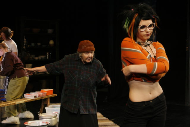 Ita Ever ja Jaanika Tammaru lavastuses "Soome hobune".