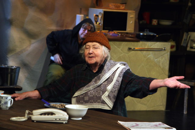 Ita Ever lavastuses "Soome hobune".