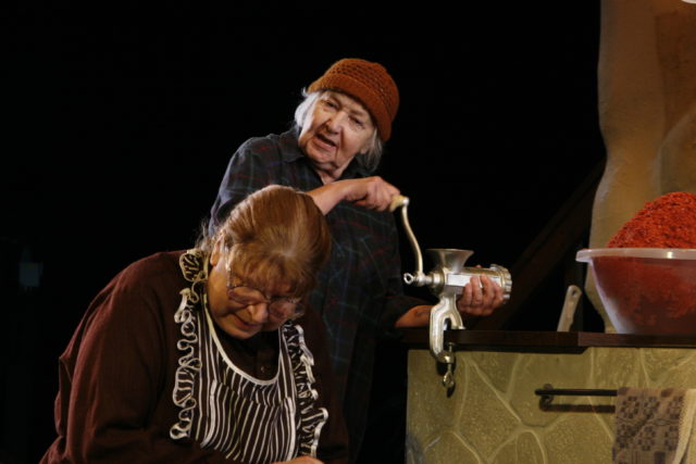 Maria Klenskaja ja Ita Ever lavastuses "Soome hobune".