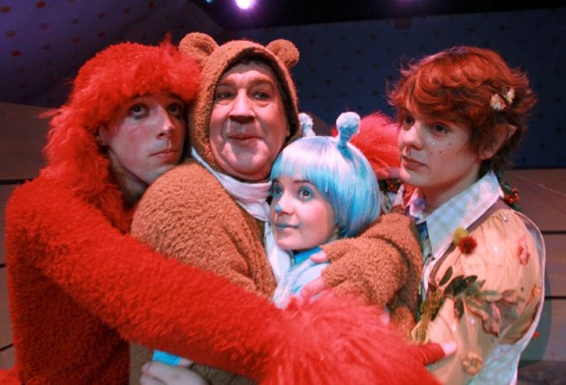 Kalmet, Kangur, Napp, Stranberg lavastuses "Sünnipäev".