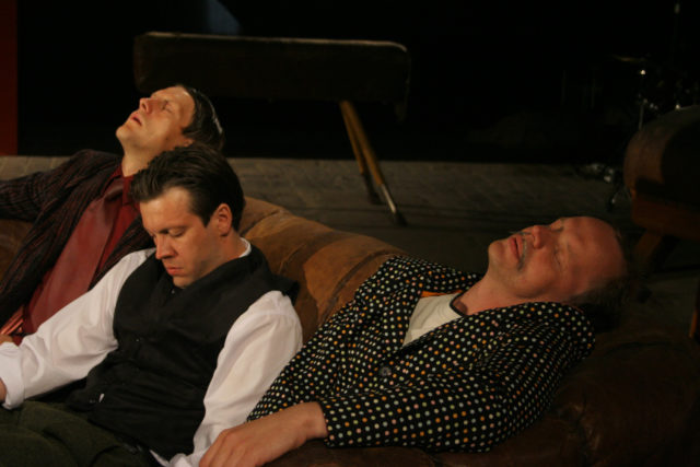 Uuspõld, Malmsten, Toompere lavastuses "Syrrealistid".