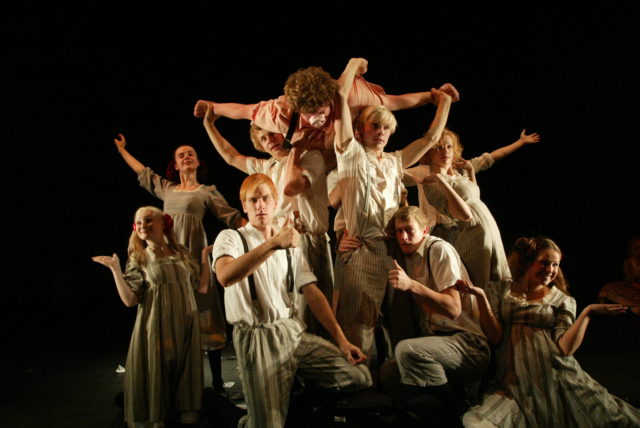 Stseen lavastusest "Tinasõdur, baleriin ja siga".