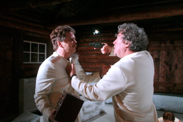 Tõnu Oja ja Guido Kangur lavastuses "Tuhkatriinumäng".