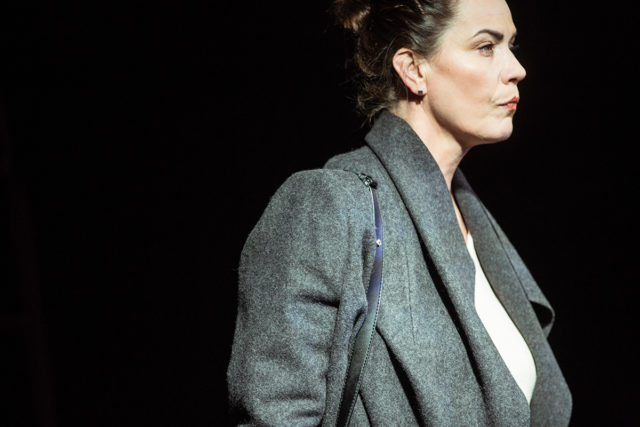 Viire Valdma lavastuses "Tund aega, et hinge minna".