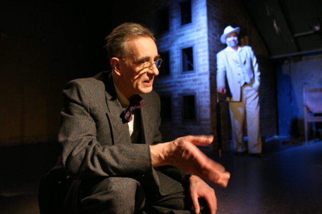 Lembit Ulfsak ja Martin Veinmann lavastuses "Müügimehe surm".